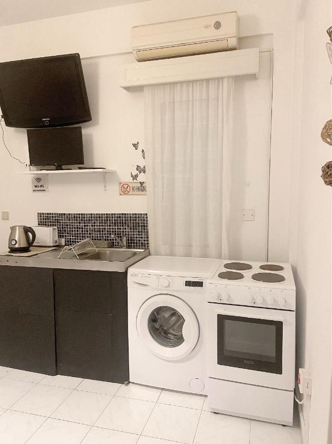 Elena'S Guest House A Пафос Екстериор снимка